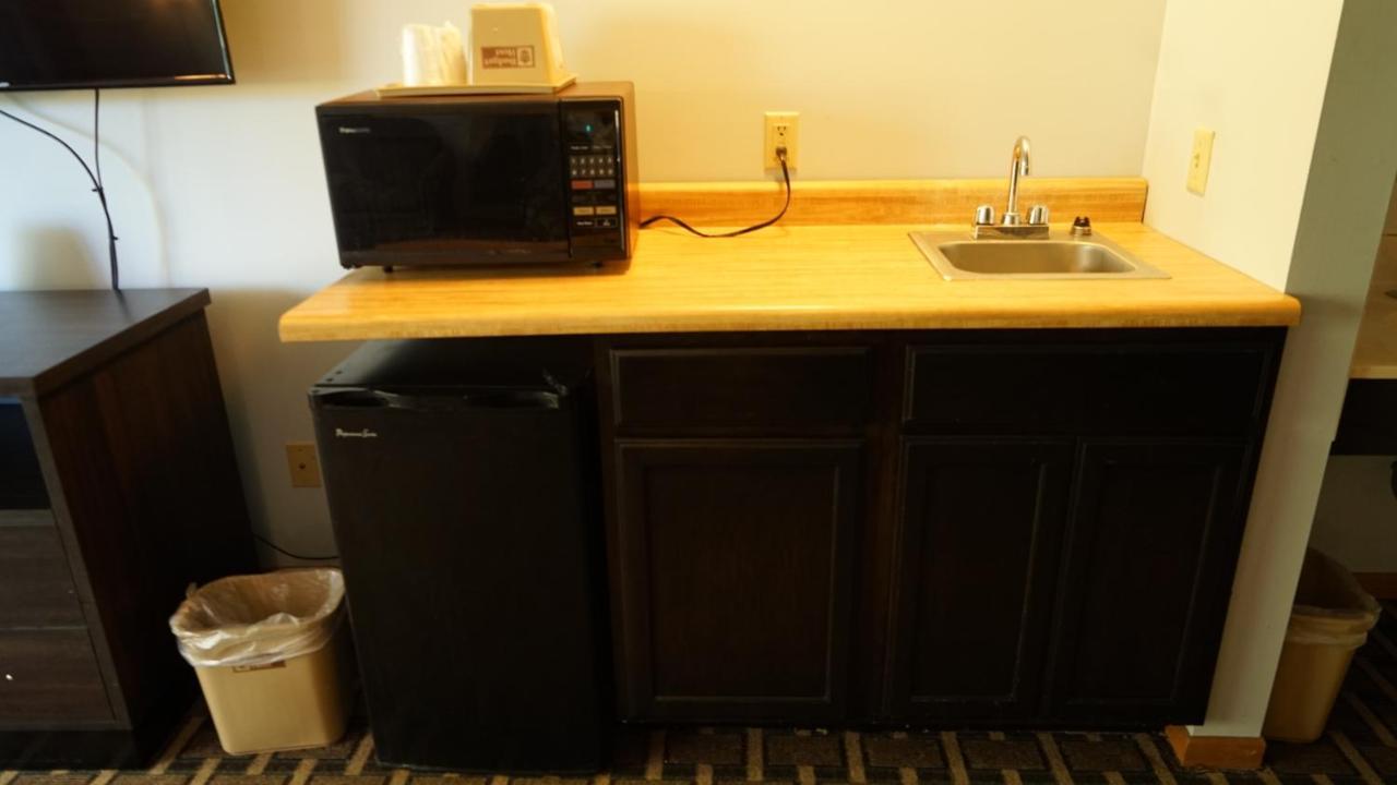 Budget Host Inn Fridley ภายนอก รูปภาพ