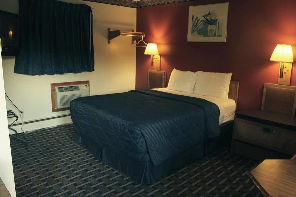 Budget Host Inn Fridley ภายนอก รูปภาพ